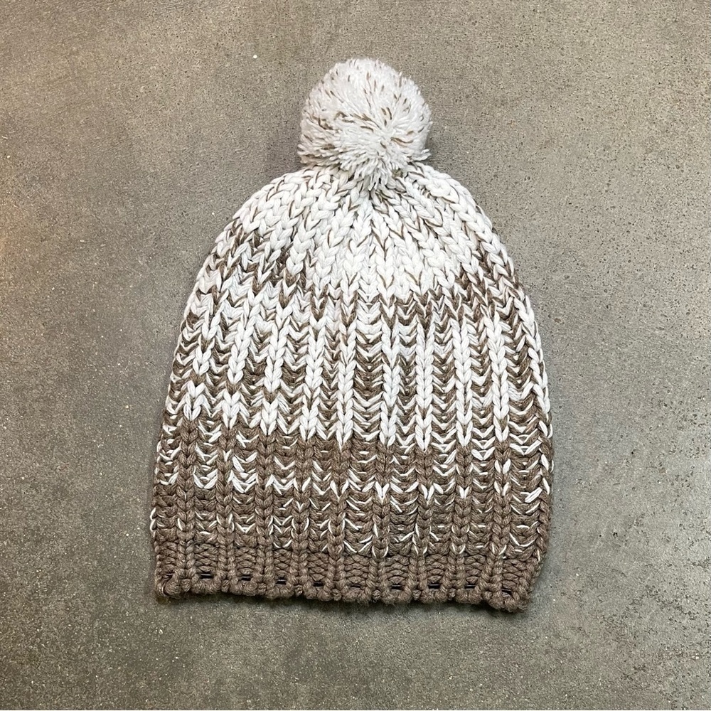 Old Navy Cable Knit Pom Pom Snow Ski Beanie Hat Cap Y2K